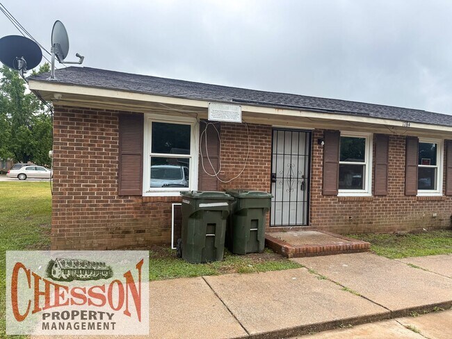 Building Photo - 1704 Snowden Dr SE