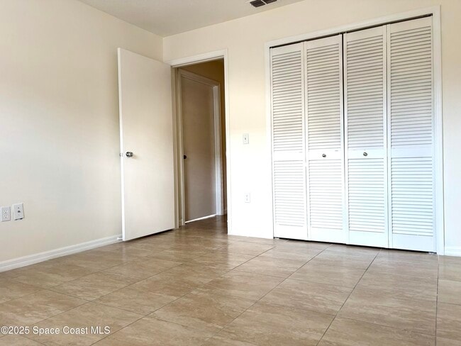 Building Photo - 110 Summer Pl