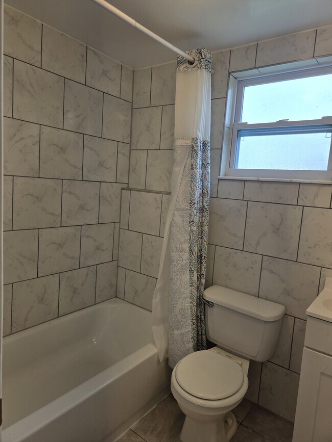 Building Photo - 4836 Flora Ave