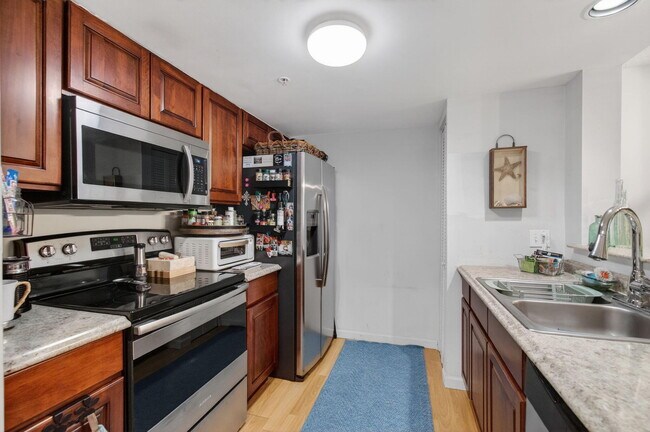 Building Photo - 1100 Scotia Dr