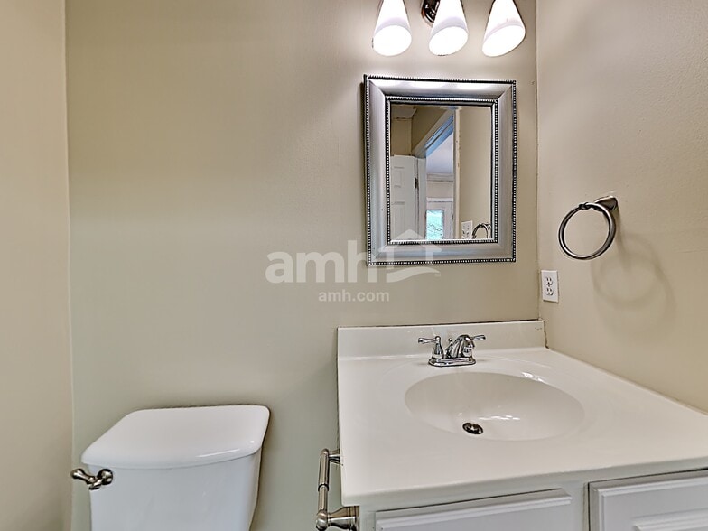 Building Photo - 1405 Randall Park Dr