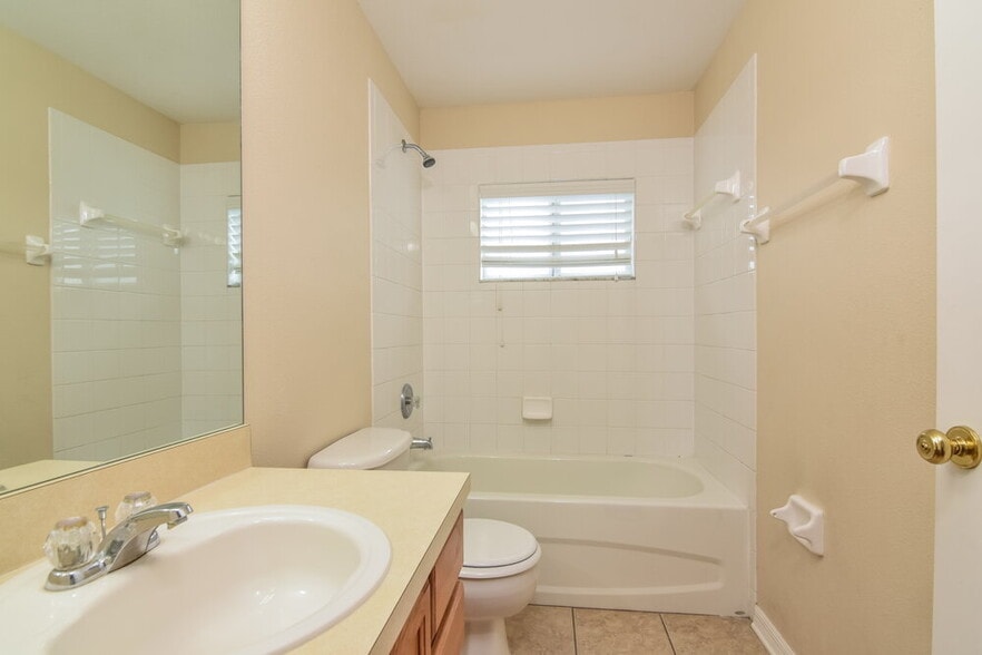 Building Photo - 11011 Whitecap Dr