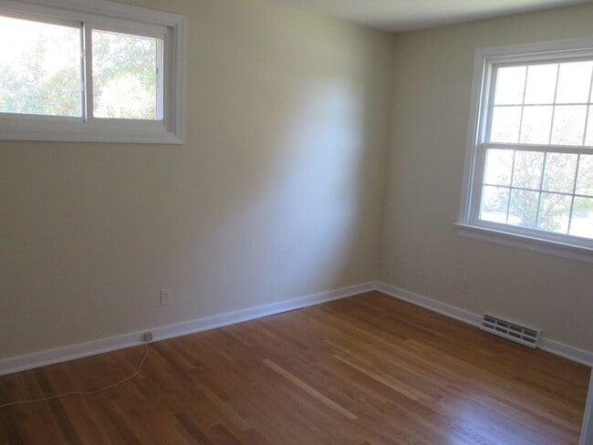 Building Photo - 3914 Longleaf Dr