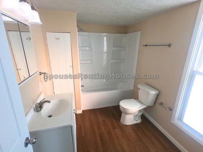 Building Photo - 909 S Lebanon St