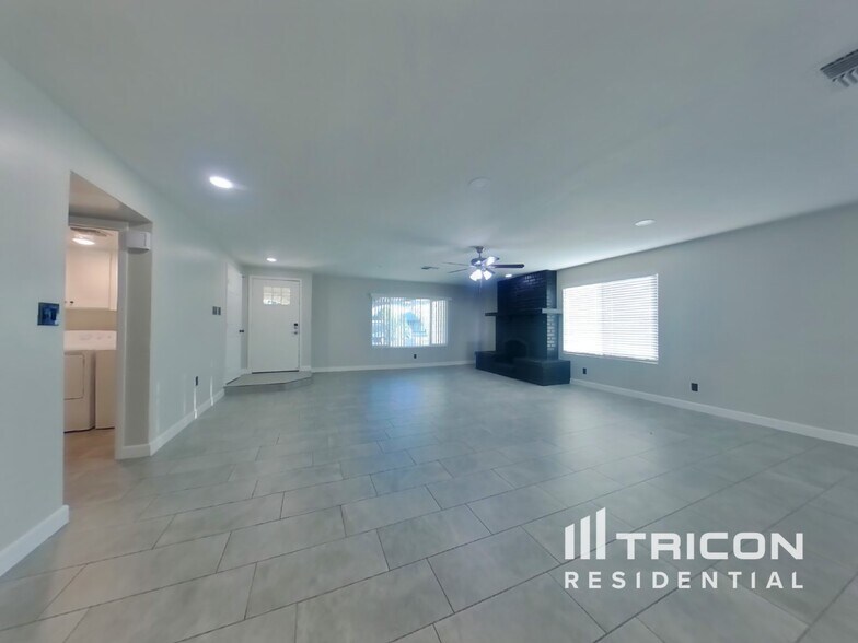 Building Photo - 4007 E Apollo Rd