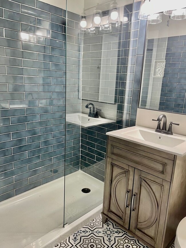 Building Photo - 49 Radcliffe St