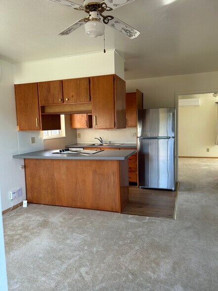 Building Photo - 6104 Bernhard Ave