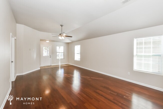 Building Photo - Beautiful 3 Bedroom Home