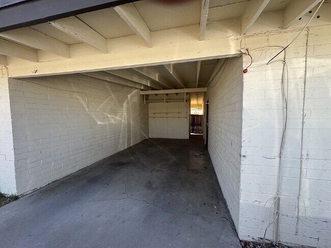 Building Photo - 2 Bedroom 1 Bathroom with W/D