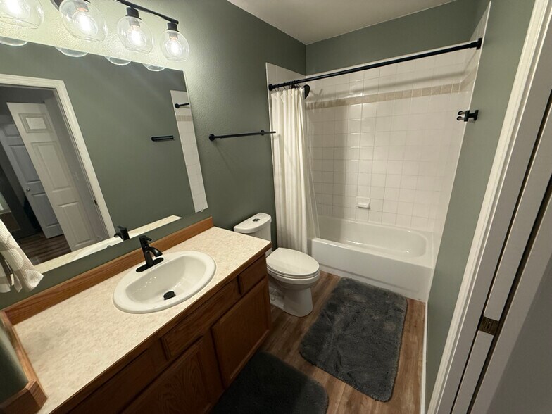 Building Photo - 583 Ocean Point Dr