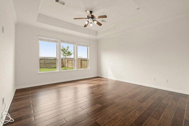 Building Photo - 25935 Foxrun Vista Dr