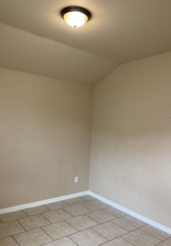 Building Photo - 4610 Cambridge Dr