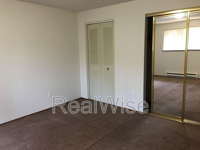 Building Photo - 17838 NE Multnomah Dr