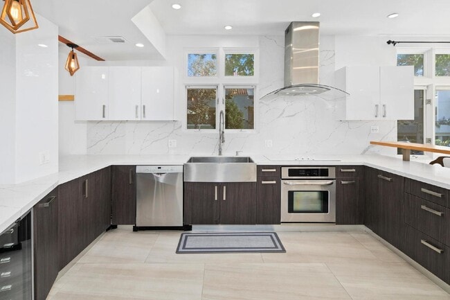 Building Photo - 702 Kettner Blvd