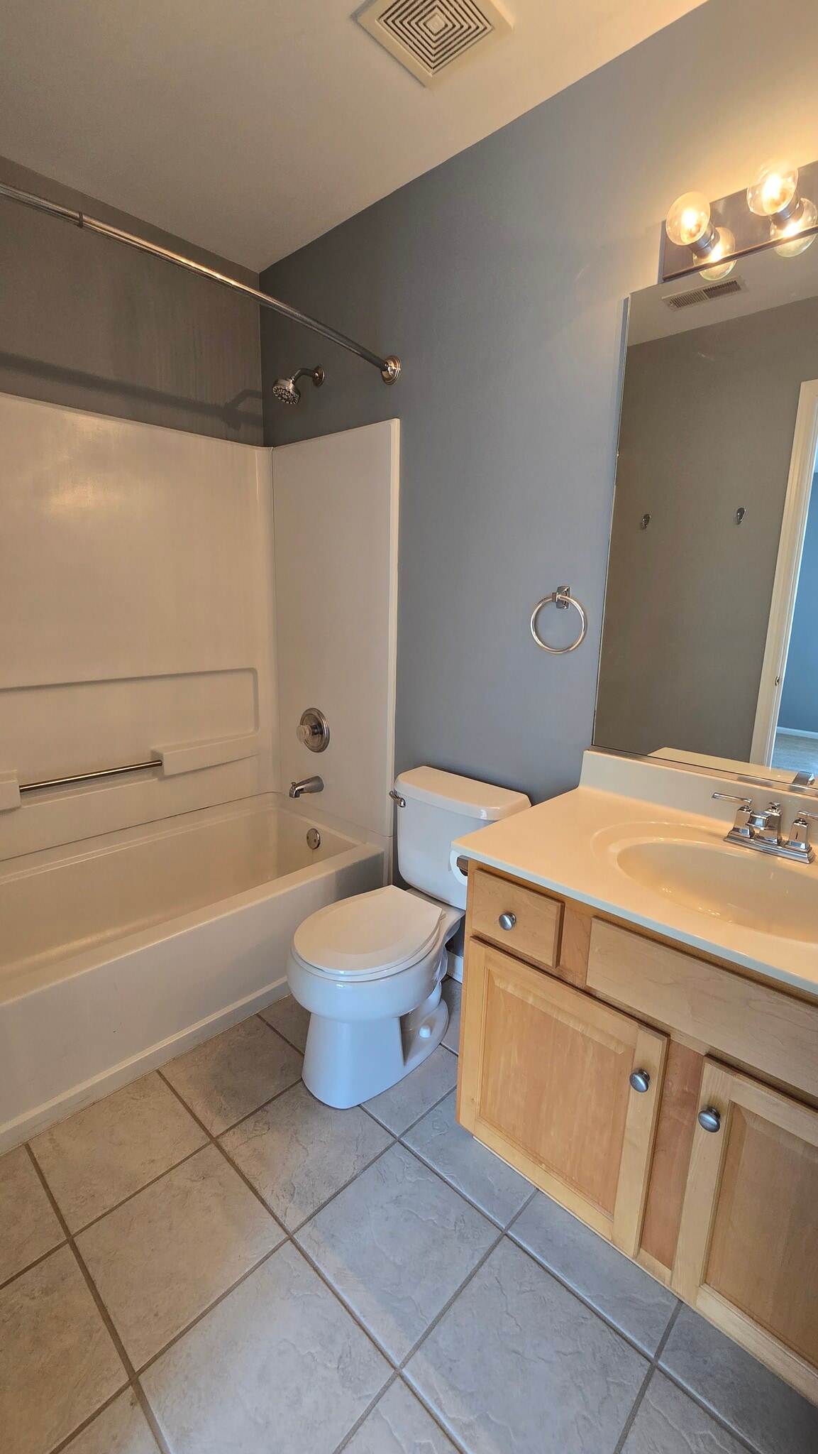 Secondary bedroom ensuite bath - 2807 Stonewater Dr