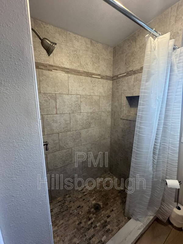 Building Photo - 1403 E Paris St
