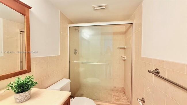 Building Photo - 1302 NE 191st St