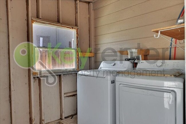 Building Photo - 2313 Piercy Way