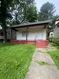 Building Photo - Beautifully renovated 3 bedroom house!