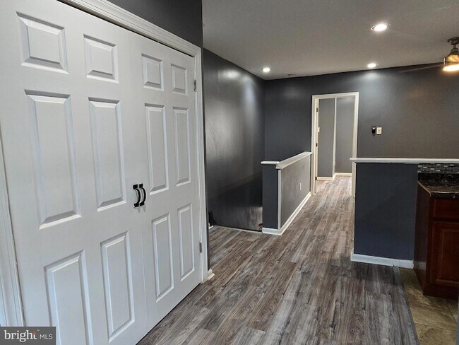 Building Photo - 5914 Belmar Ter