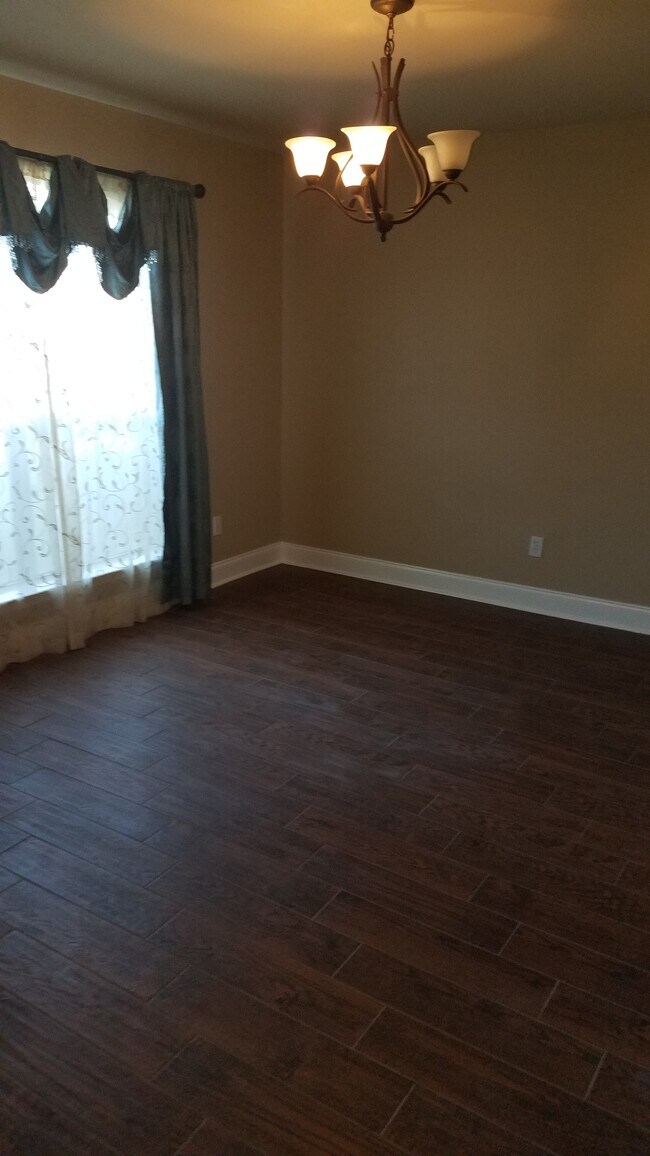 Building Photo - 40467 Hawthorne Dr