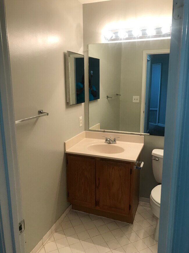 Upstairs Bathroom - 9304 Player Dr