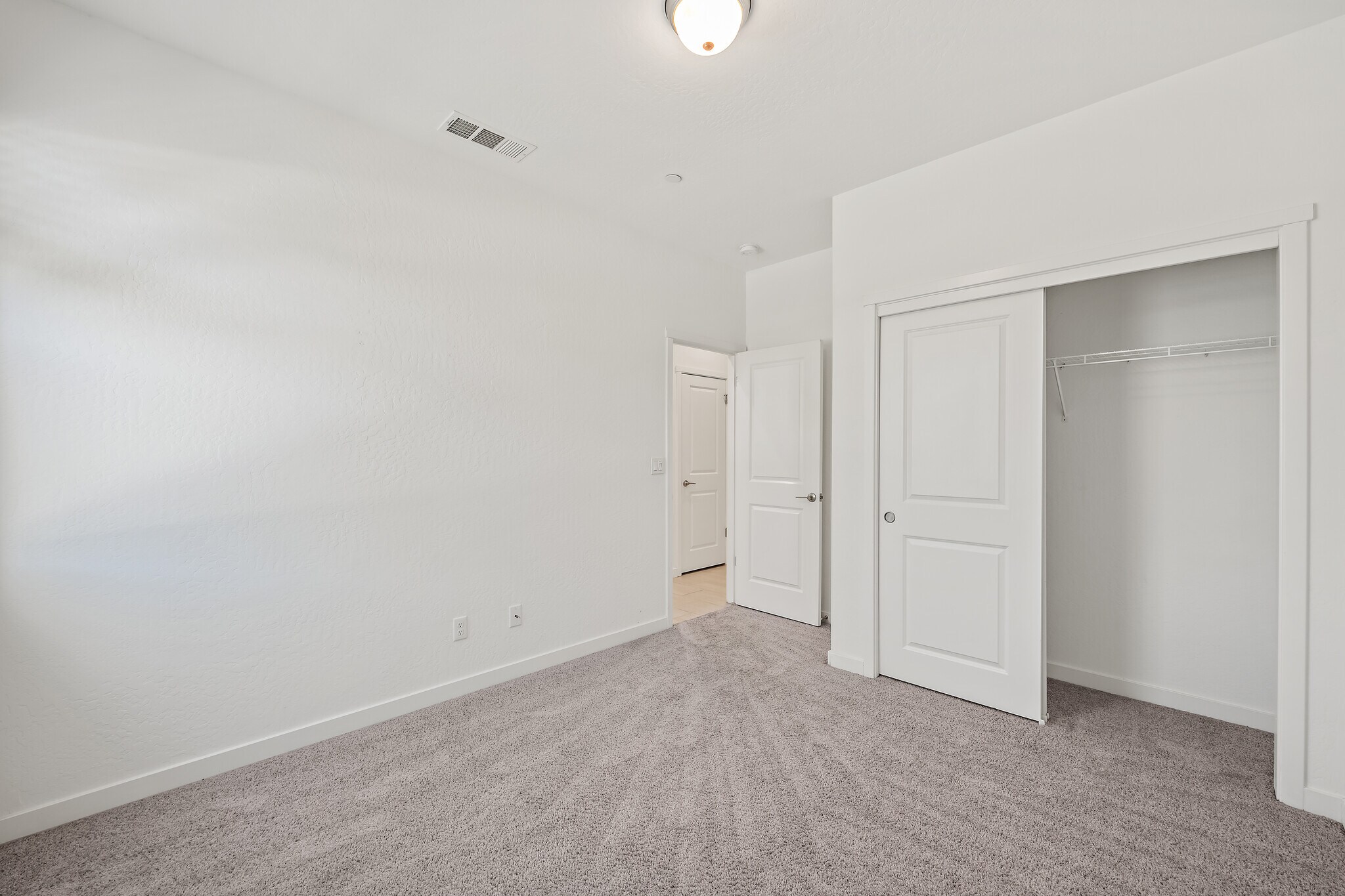 Building Photo - 821 Amanecer Ave