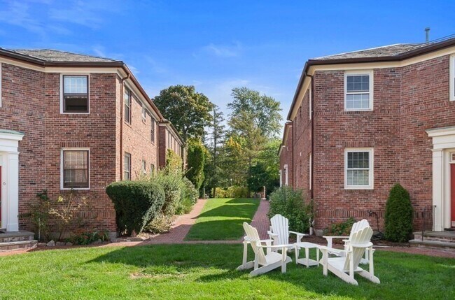 Building Photo - 5 Garden Ct