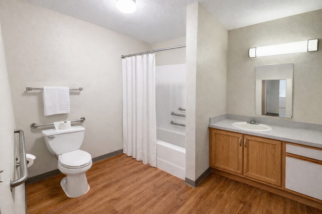 Building Photo - 1728 W Market St