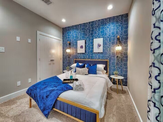 Building Photo - 240 Julia St