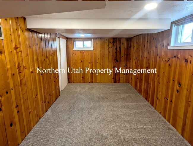 Building Photo - 2 Bed 1 Bath