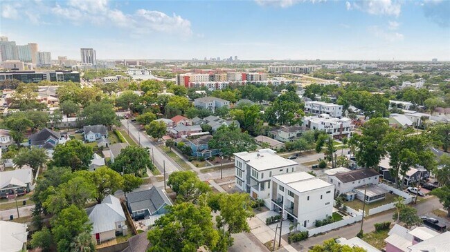 Building Photo - 105 W Columbus Dr