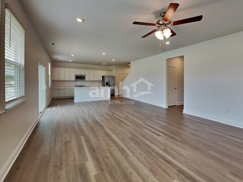 Building Photo - 400 Golden Maple Pl