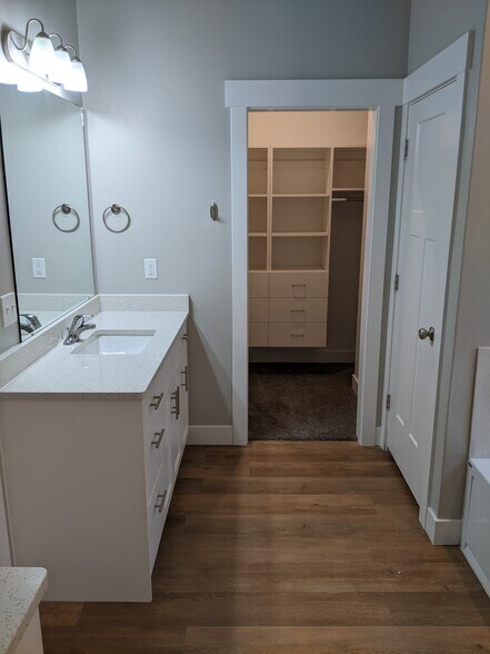 Master bathroom - 889 E 600 N