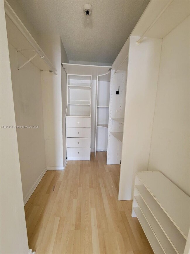 Building Photo - 17150 N Bay Rd