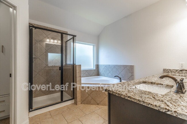 Building Photo - 8003 Oxbow Way