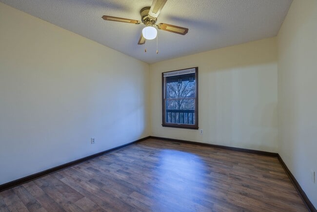 Building Photo - 105 Hanover Way