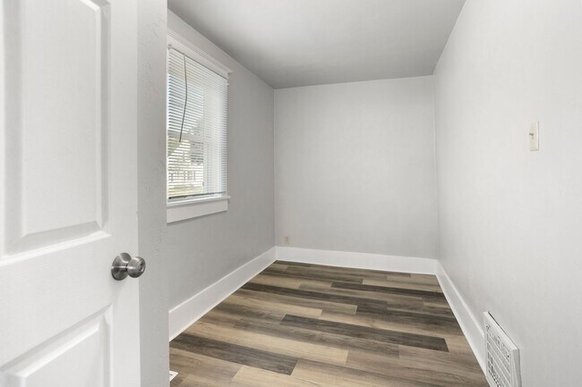 Building Photo - 3 Bedroom Two Rivers House