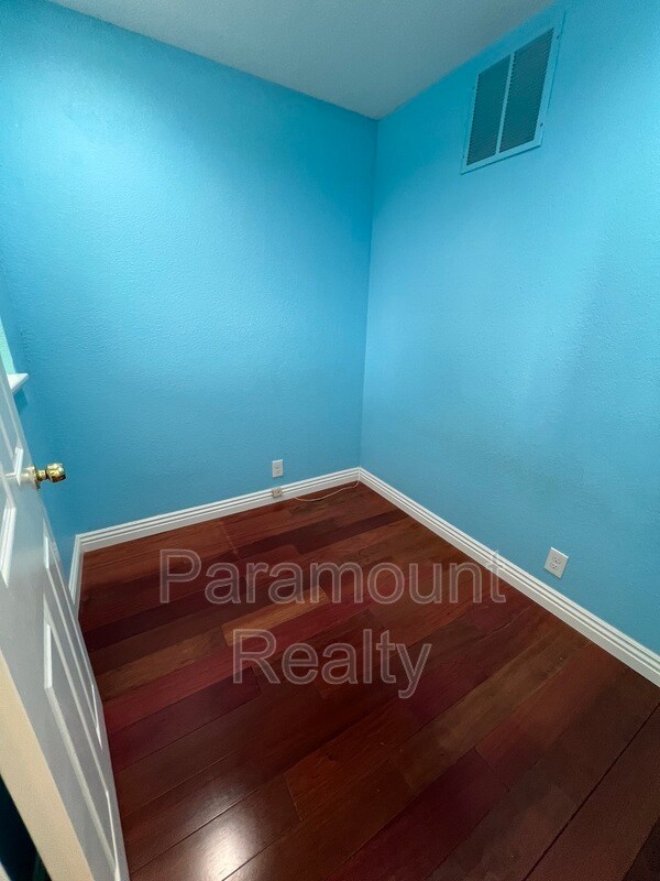 Building Photo - 600 Praderia Cir