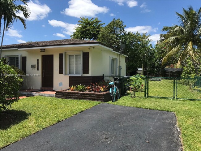 Building Photo - 6510 SW 63rd Ct