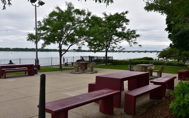 Building Photo - 8330 E Jefferson Ave