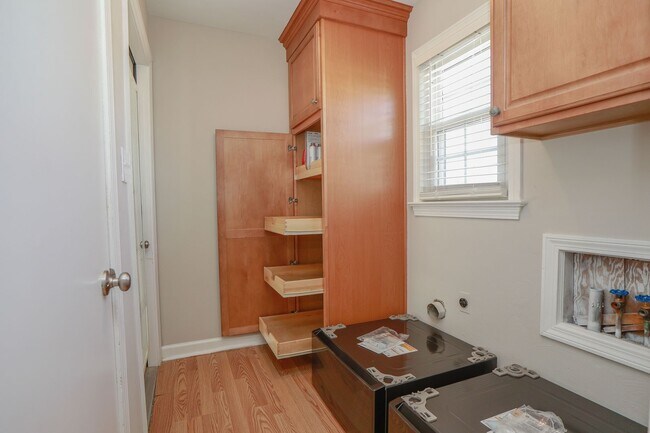 Building Photo - Beautiful for rent home located in central Virginia Beach