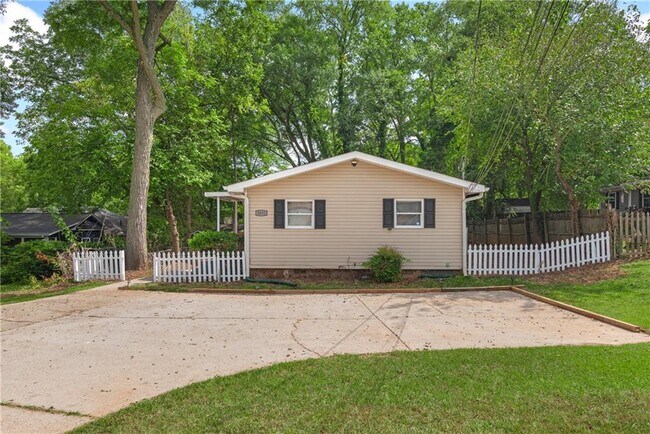 Building Photo - 2051 College Ave NE