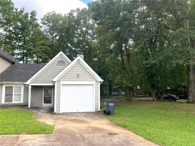 Primary Photo - 8114 Woodlake Dr