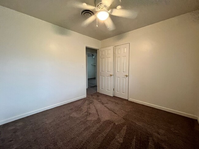 Building Photo - Centrally located 3-bedroom house