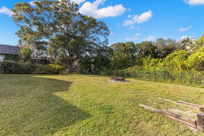 Building Photo - 3059 Hickory Dr