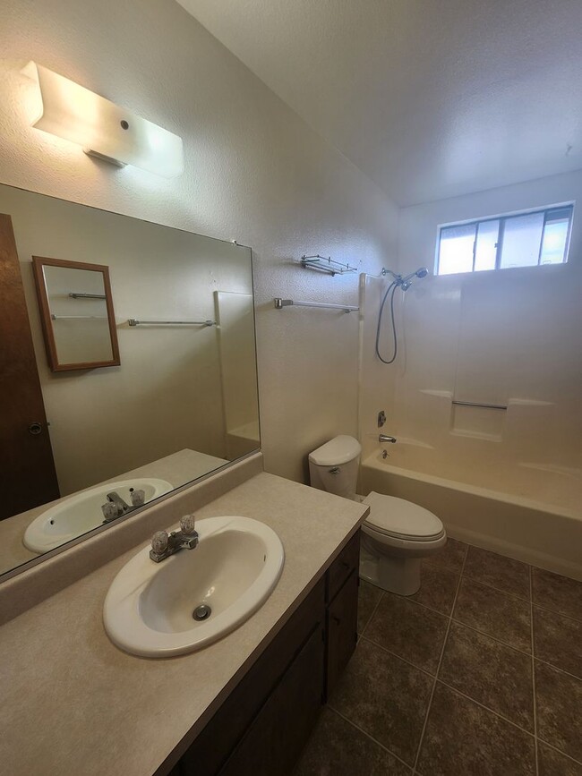 Building Photo - Comfortable 2 Bed, 2.5 Bath in Grover Beach