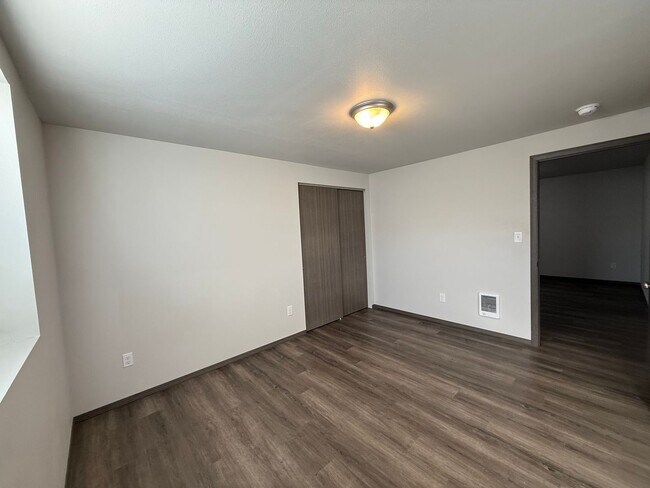 Building Photo - Valley 3 bed 1.5 bath