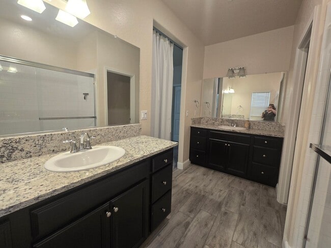 Building Photo - Beautiful home ready for your family available June!