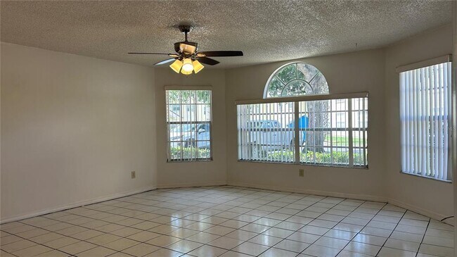 Building Photo - 5015 Laguna Bay Cir